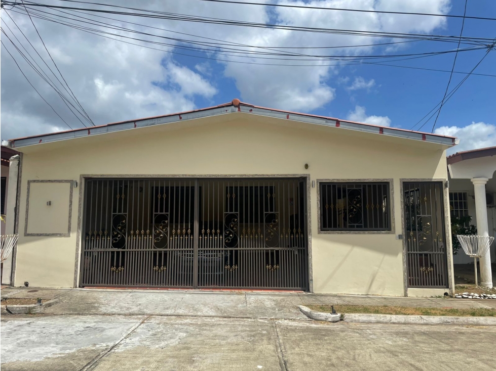 CASA EN VENTA EN BRISAS DEL GOLF