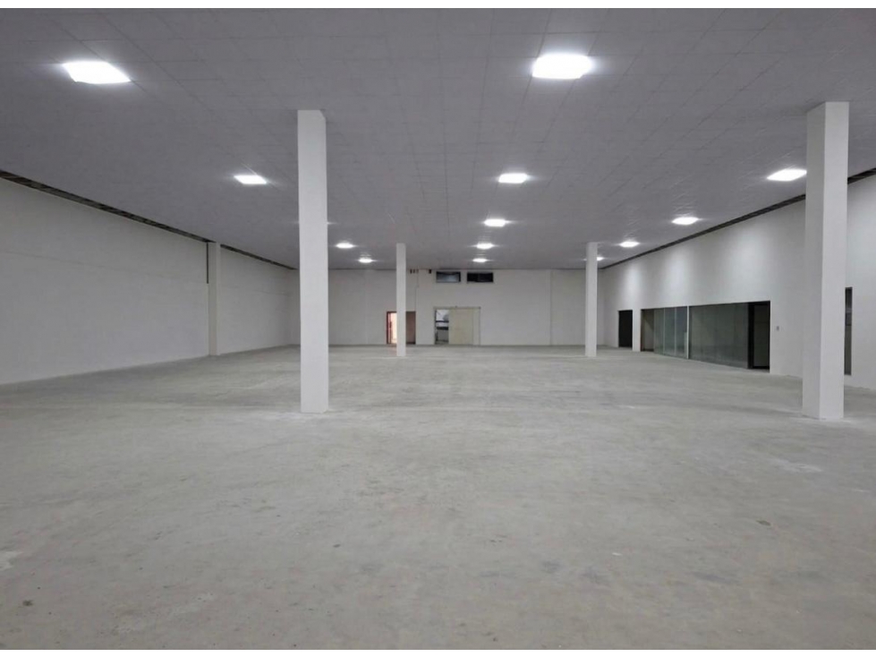 Alquiler de Local Comercial en Chanis 1,309 m² — foto 3
