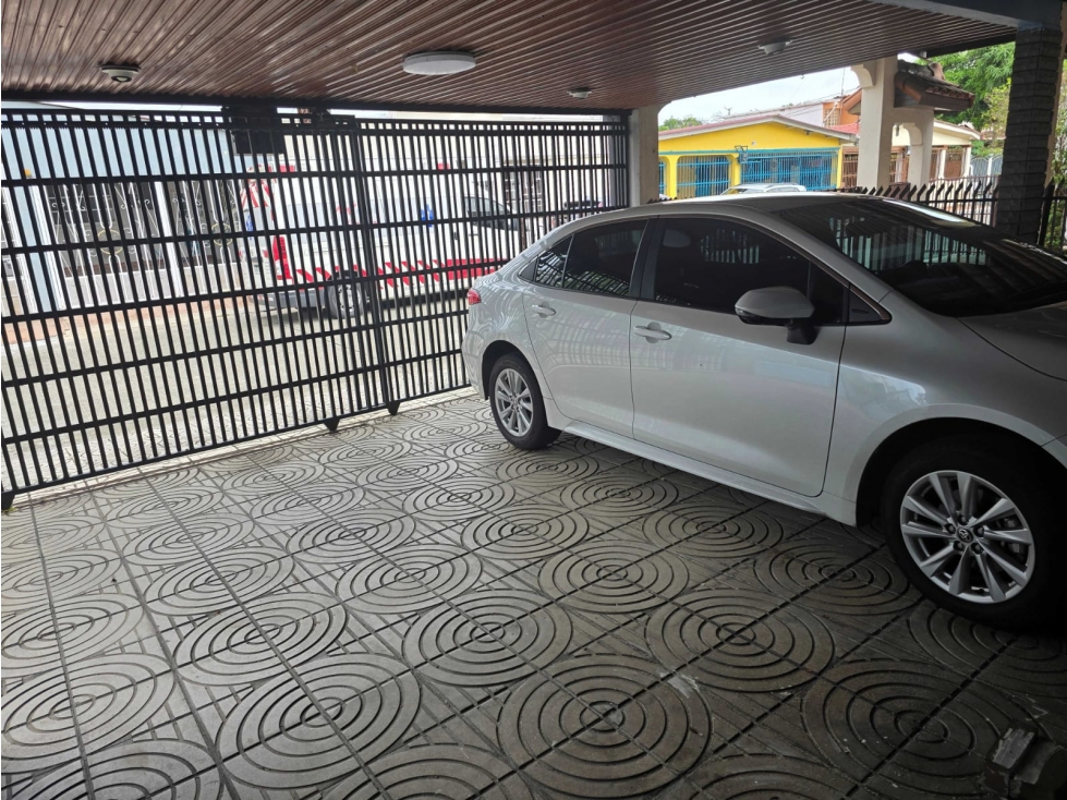 Venta de Casa 213 m² en Residencial Santa Elena — foto 3