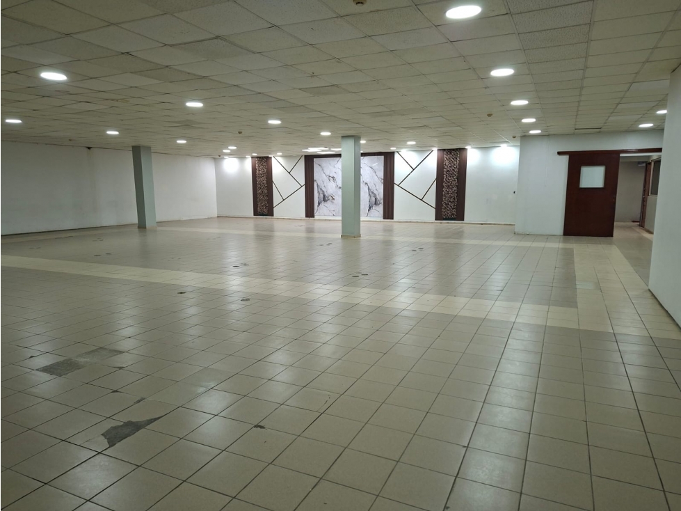 Local Comercial en Alquiler-Plaza Agora, Chanis - 3