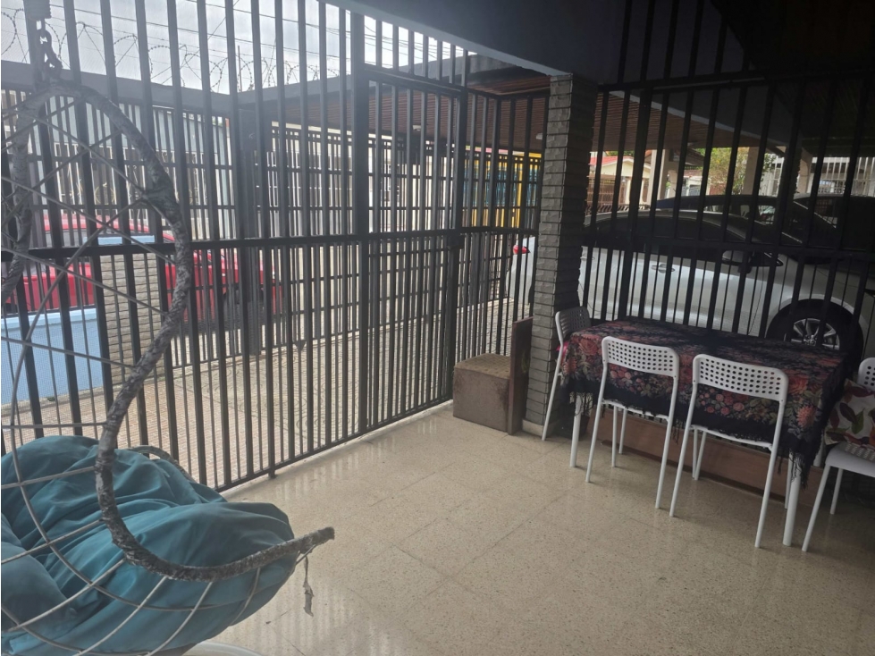 Venta de Casa 213 m² en Residencial Santa Elena — foto 5