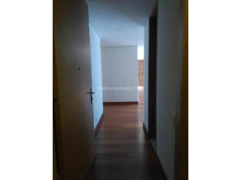 OFREZCO EN VENTA INTERESANTE APARTAMENTO / CHICO — foto 5