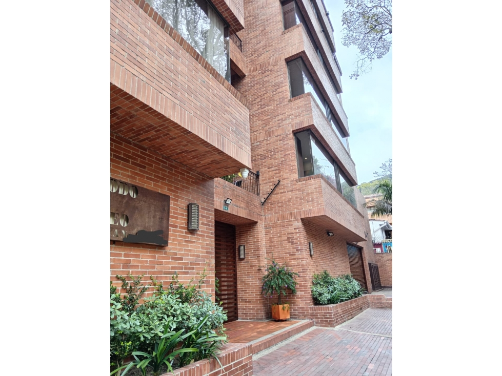 OFREZCO EN VENTA / RENTA HERMOSO APARTAMENTO /CHICO RESERVADO