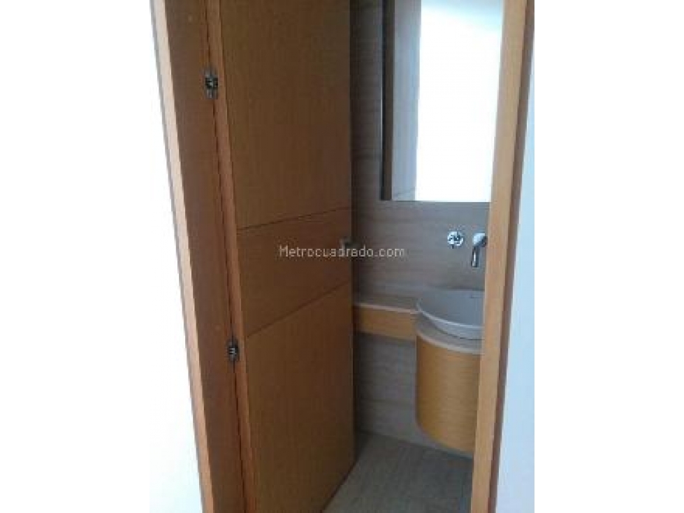 OFREZCO EN VENTA INTERESANTE APARTAMENTO / CHICO — foto 6