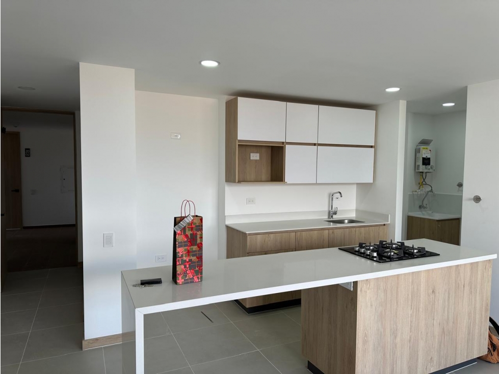 SE VENDE APARTAMENTO EN ENVIGADO CERCA A LA AVENIDA EL POBLADO