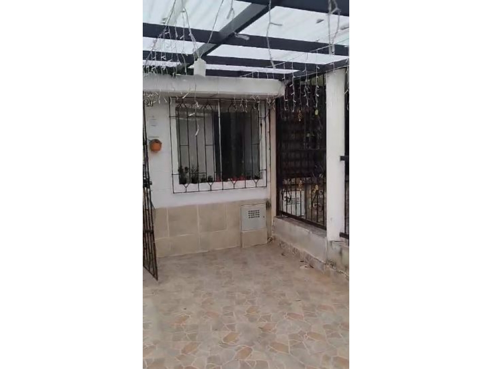 ¡PRECIO DE OPORTUNIDAD! Casa en Bello Florida + parqueadero cubierto — foto 3