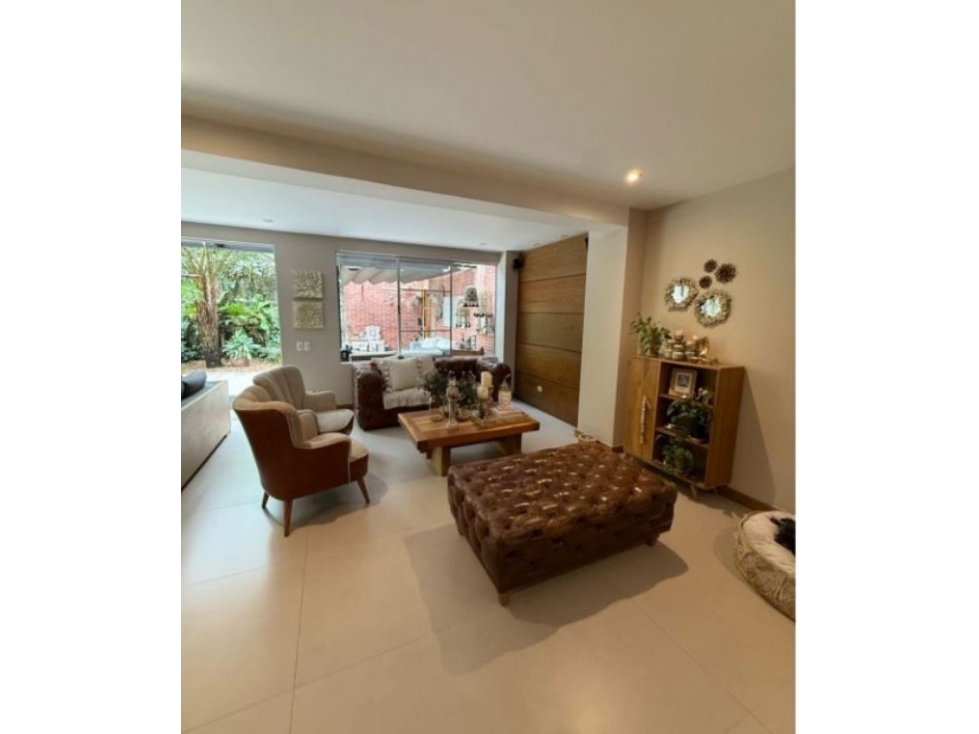 Casa para la venta en Envigado Loma de Benedictinos