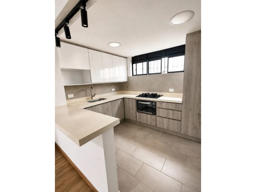 Apartamento para la venta en el Poblado Manila