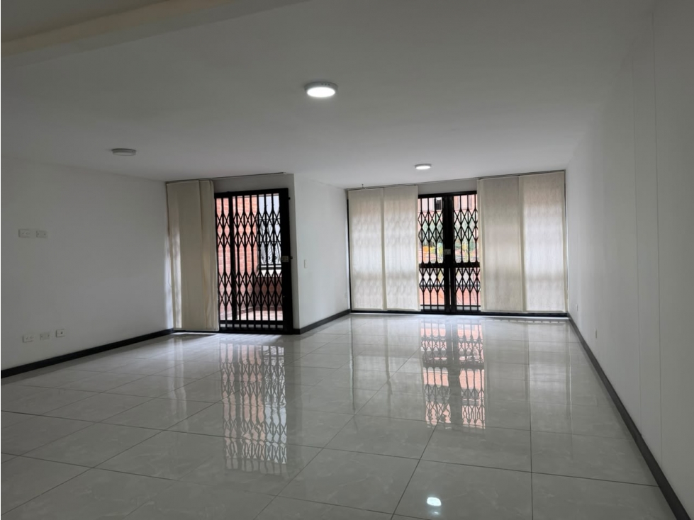 Apartamento dúplex para la venta en Laureles