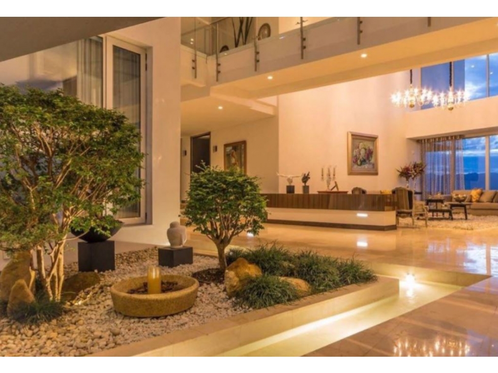 Casa para la venta en el Poblado la Calera