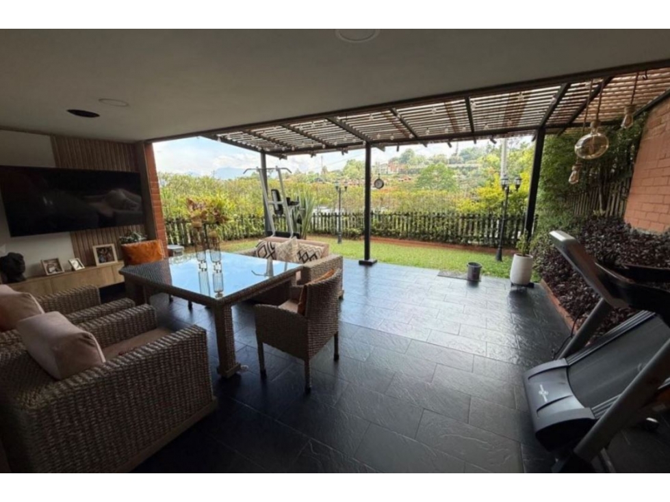 Casa para la venta en Envigado Loma del chocho parte Alta