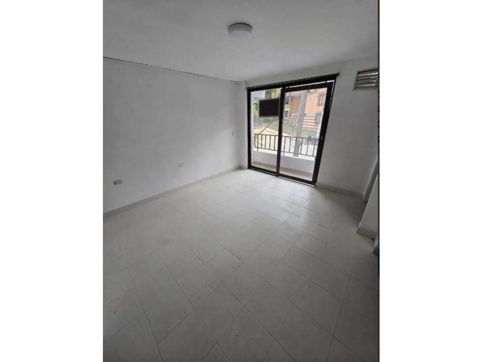 Casa de 3 niveles para la venta en Bello Búcaros