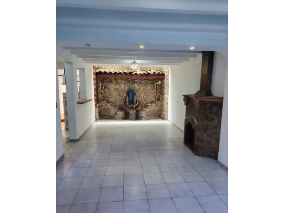 Casa de 2 niveles para la venta en Belén Aliadas