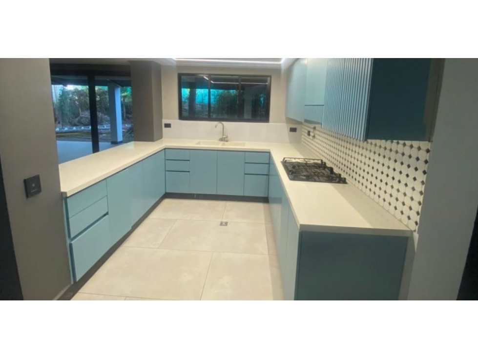 Espectacular casa para la venta en el Poblado Loma de los Gonzales