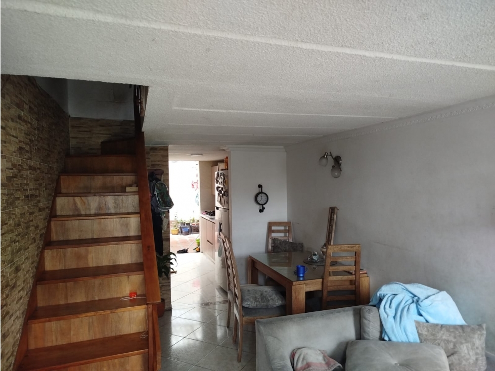 ¡PRECIO DE OPORTUNIDAD! Casa en Bello Florida + parqueadero cubierto — foto 4