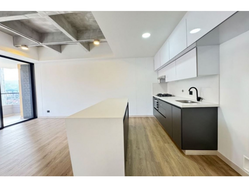 Apartamento para la venta en Envigado Loma de los Mesa — foto 2