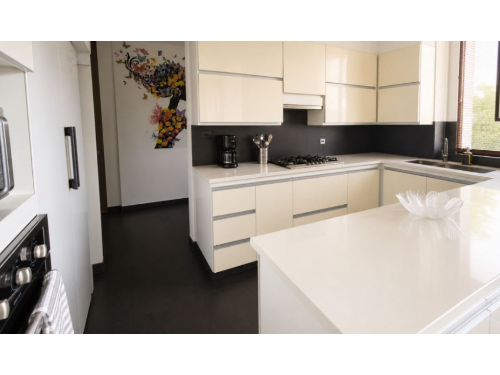 Apartamento para la venta en el Poblado el Campestre vista a la ciudad — foto 2