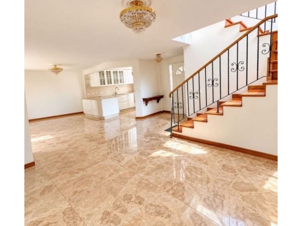 Hermosa Casa para la venta en Envigado Loma del Escobero - 2