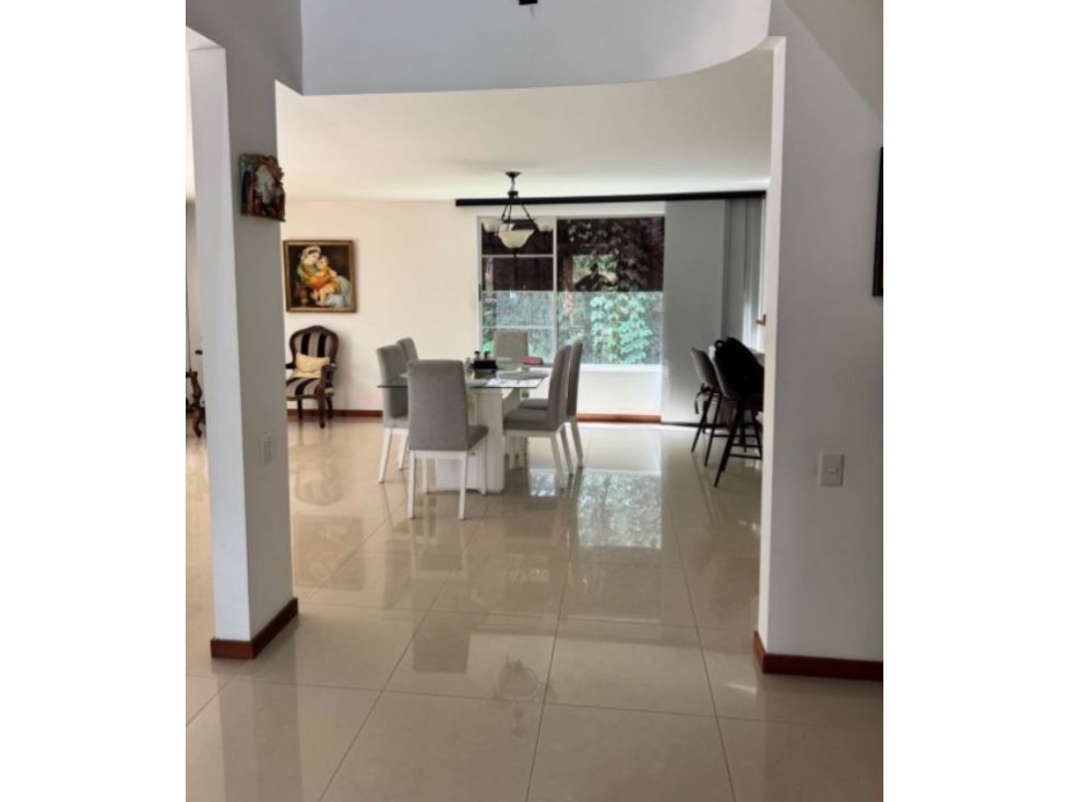 Casa de tres niveles para la venta en Envigado Loma Benedictinos — foto 3