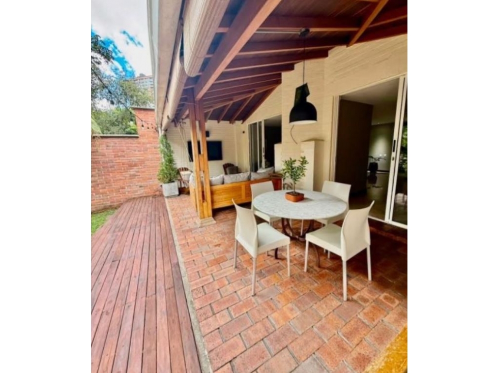 Hermosa casa con Jardín para la venta en Envigado Loma de las Brujas — foto 3