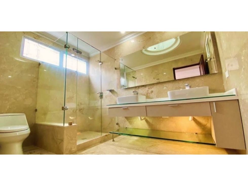 Casa de 3 niveles para la venta en el Poblado padre Marianito — foto 3