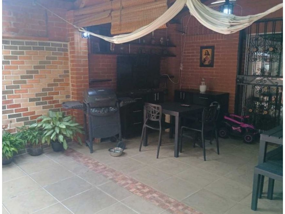Casa unifamiliar de 3 niveles para la venta en Belen la Mota — foto 3