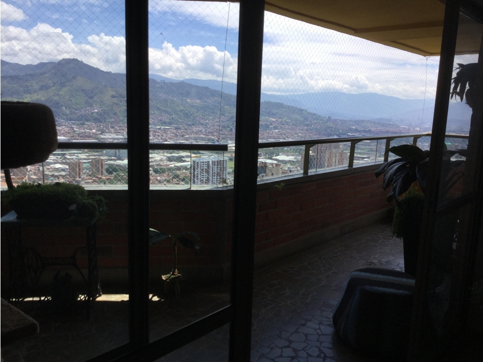 Apartamento Penthouse duplex para la venta en Sabaneta las Lomitas