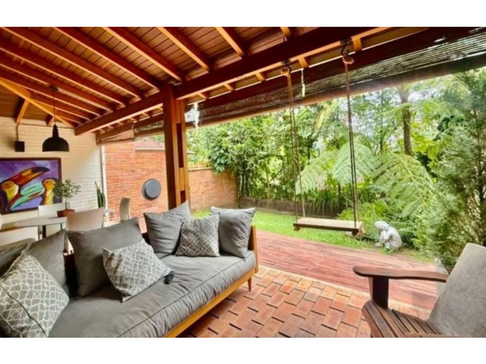 Hermosa casa con Jardín para la venta en Envigado Loma de las Brujas — foto 4