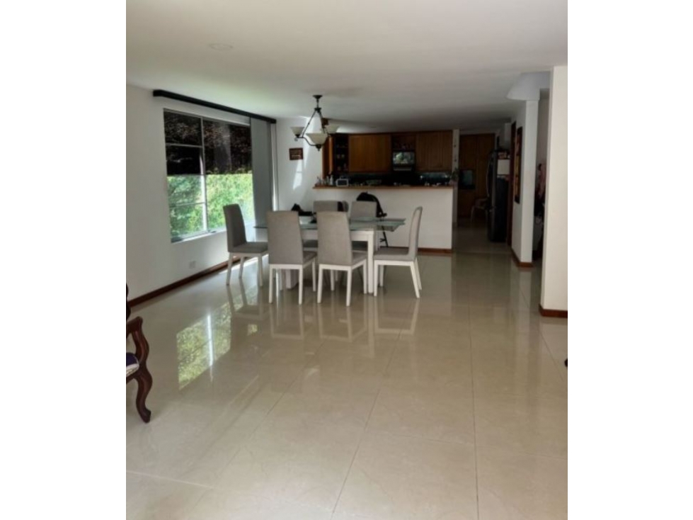 Casa de tres niveles para la venta en Envigado Loma Benedictinos — foto 5