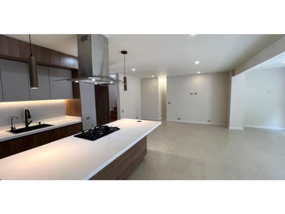 Hermosa casa para la venta en el Poblado la Linde — foto 2