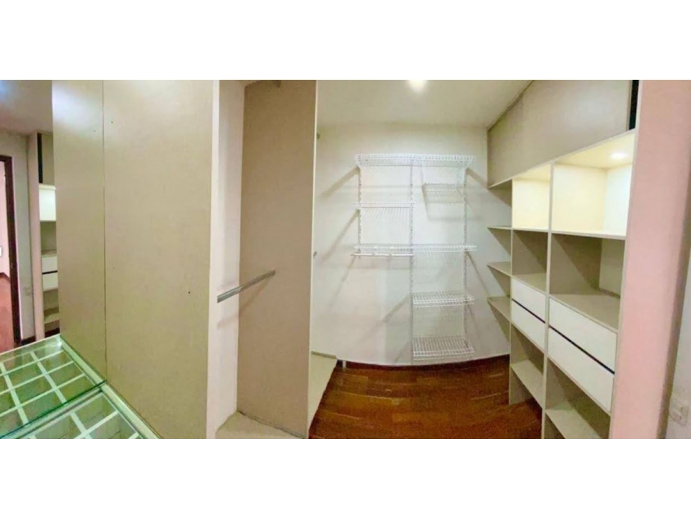 Casa de 3 niveles para la venta en el Poblado padre Marianito — foto 5