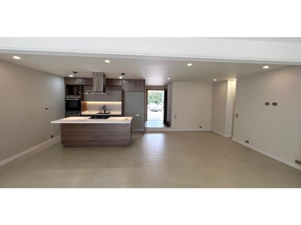 Hermosa casa para la venta en el Poblado la Linde