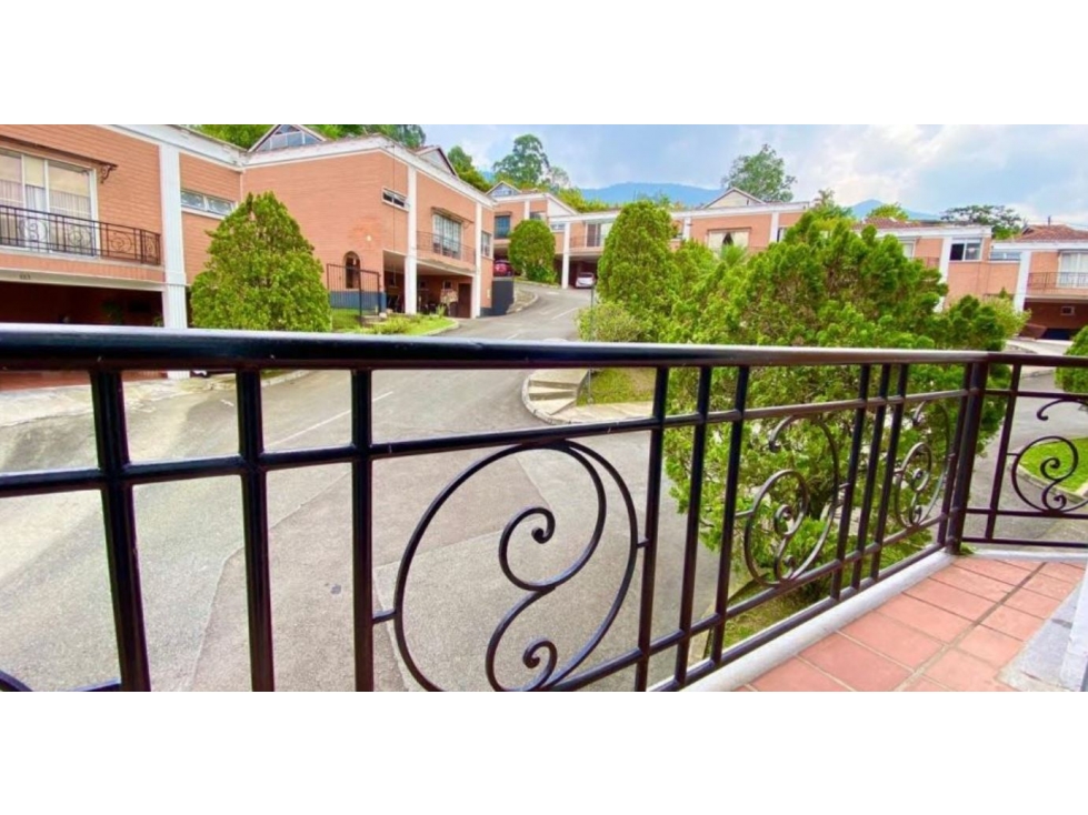 Casa de 3 niveles para la venta en el Poblado padre Marianito — foto 6