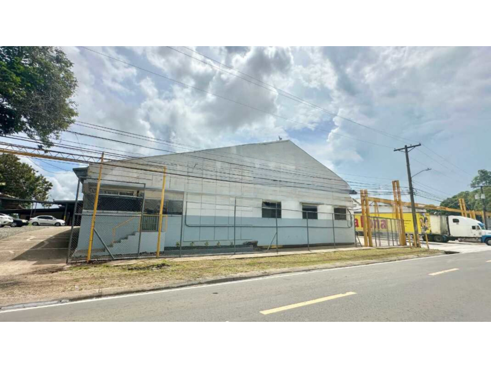 Se Alquila Galera En Las Acacias A Pasos de Ave Domingo Diaz — foto 4