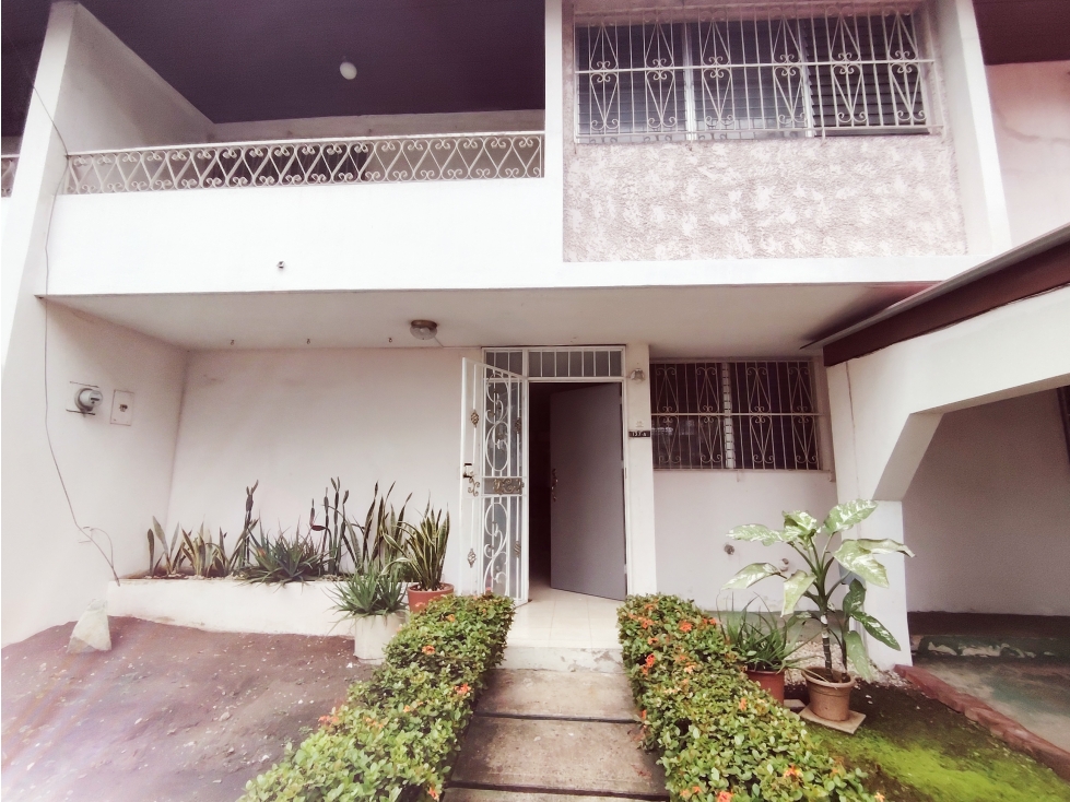 Casa en Venta En Chanis con Potencial Residencial y Comercial - 1