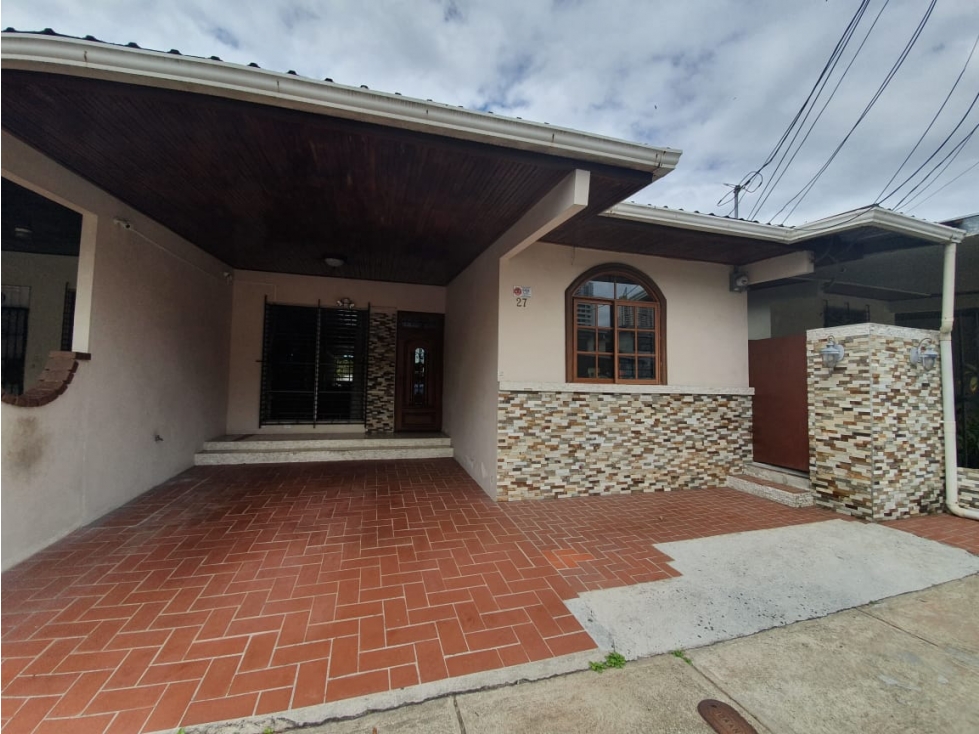 Excelente Oportunidad! Casa En Venta En El Dorado