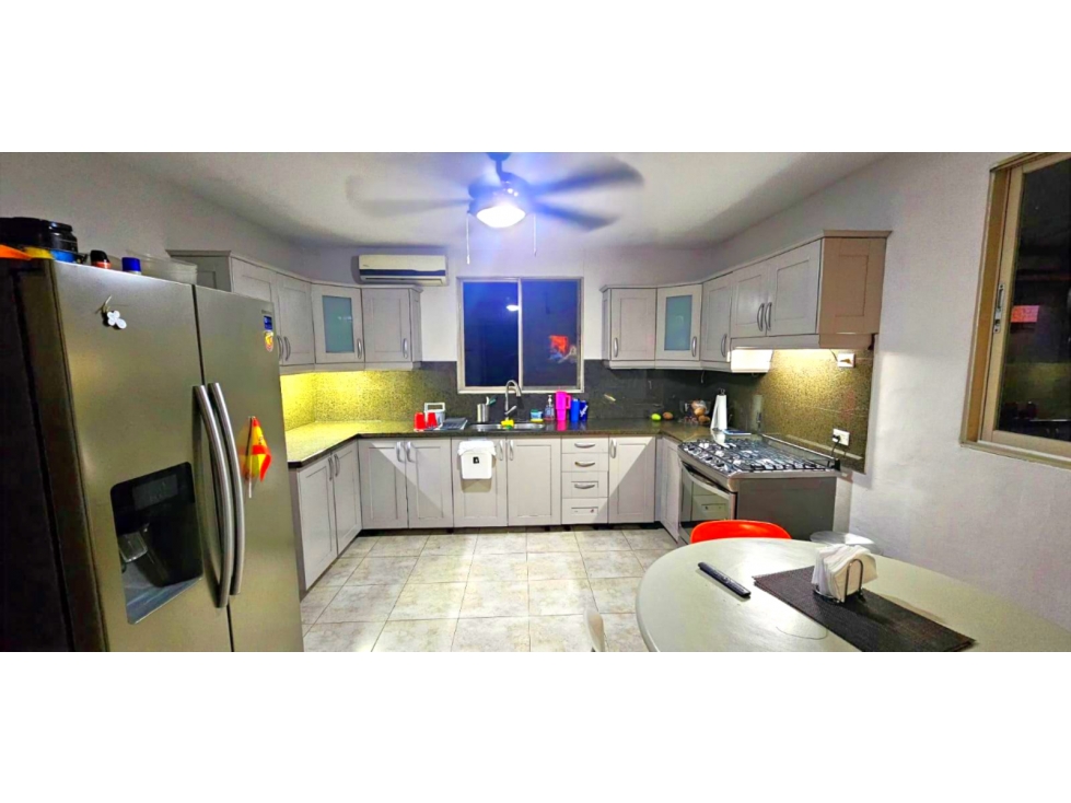 Casa Amoblada en Alquiler y Venta en Condado del Rey PH Paseo Dorado