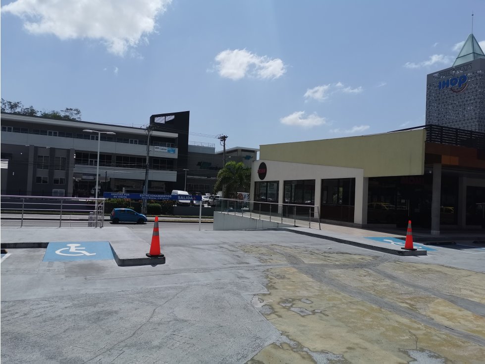 LOCAL EN ALQUILER EN PLANTA BAJA PLAZA PREMIER - 3