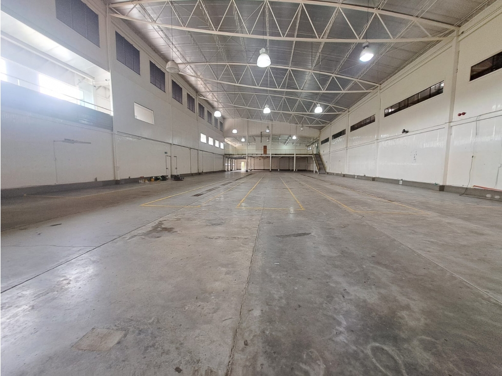 ARRIENDO ESPECTACULAR BODEGA PARA EMPRESA DE ALIMENTOS - 1
