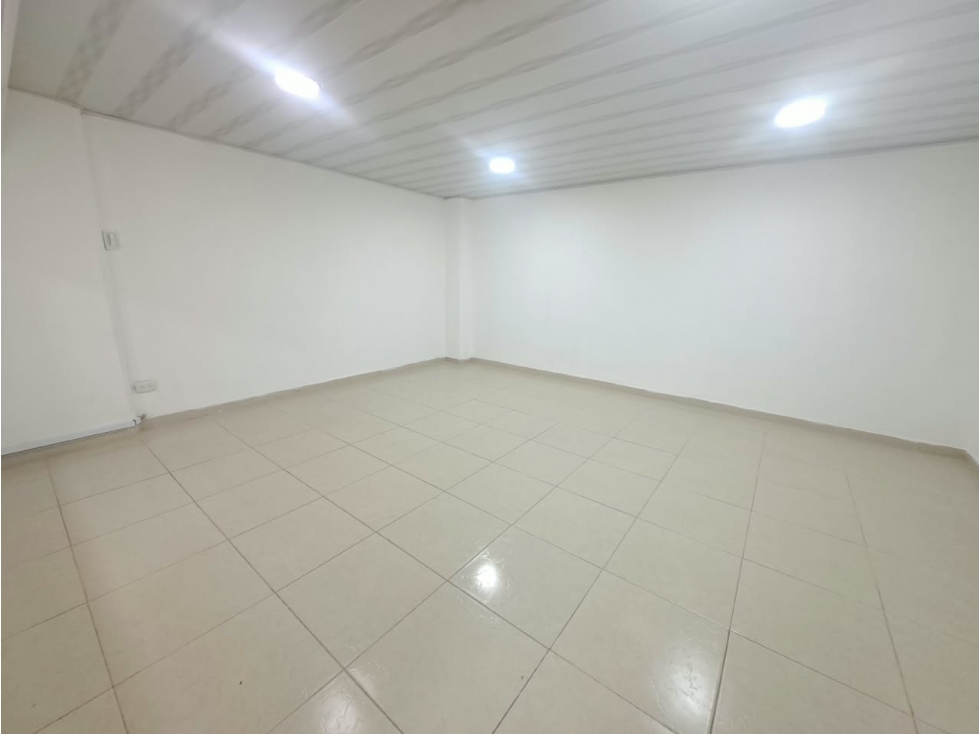 ARRIENDO ESPECTACULAR LOCAR EN ZONA COMERCIAL Y RESIDENCIAL - 1