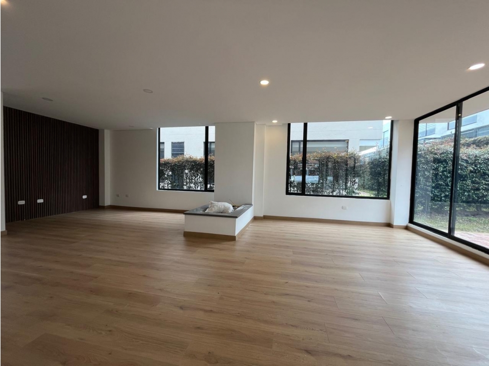 ARRIENDO ESPECTACULAR CASA EN CHIA - 1