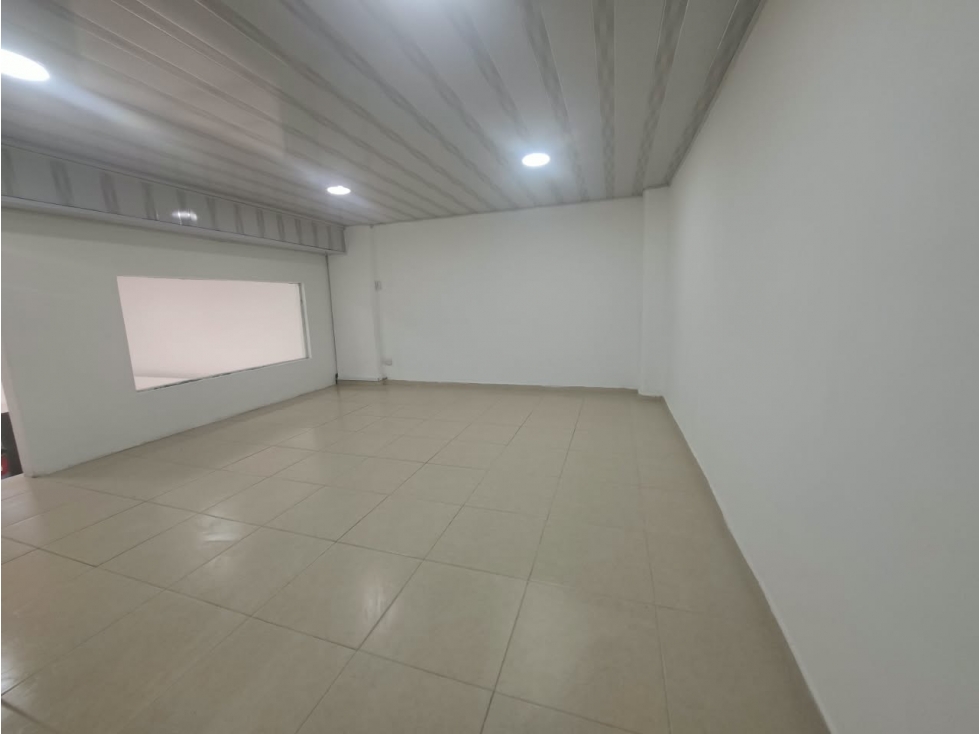 ARRIENDO ESPECTACULAR LOCAR EN ZONA COMERCIAL Y RESIDENCIAL - 2