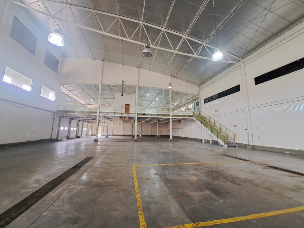 ARRIENDO ESPECTACULAR BODEGA PARA EMPRESA DE ALIMENTOS - 4