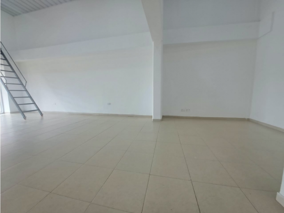 ARRIENDO ESPECTACULAR LOCAR EN ZONA COMERCIAL Y RESIDENCIAL - 4