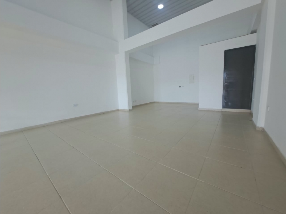 ARRIENDO ESPECTACULAR LOCAR EN ZONA COMERCIAL Y RESIDENCIAL - 5