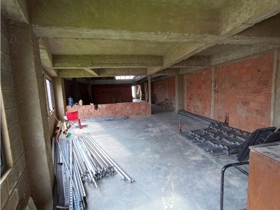 VENDO AMPLIA BODEGA EN ZONA COMERCIAL EXCLUSIVA - 6
