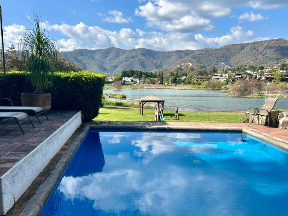 CASA EN VENTA CON VISTA AL LAGO