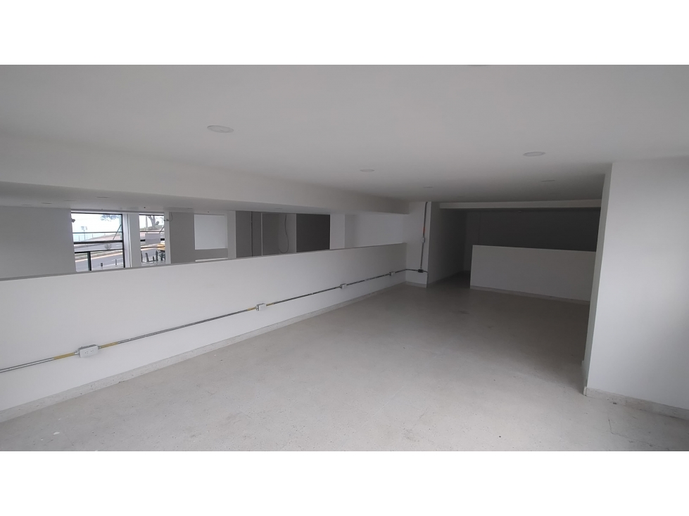 Local comercial para estrenar en alquiler 400m2 barrio chipre — foto 2