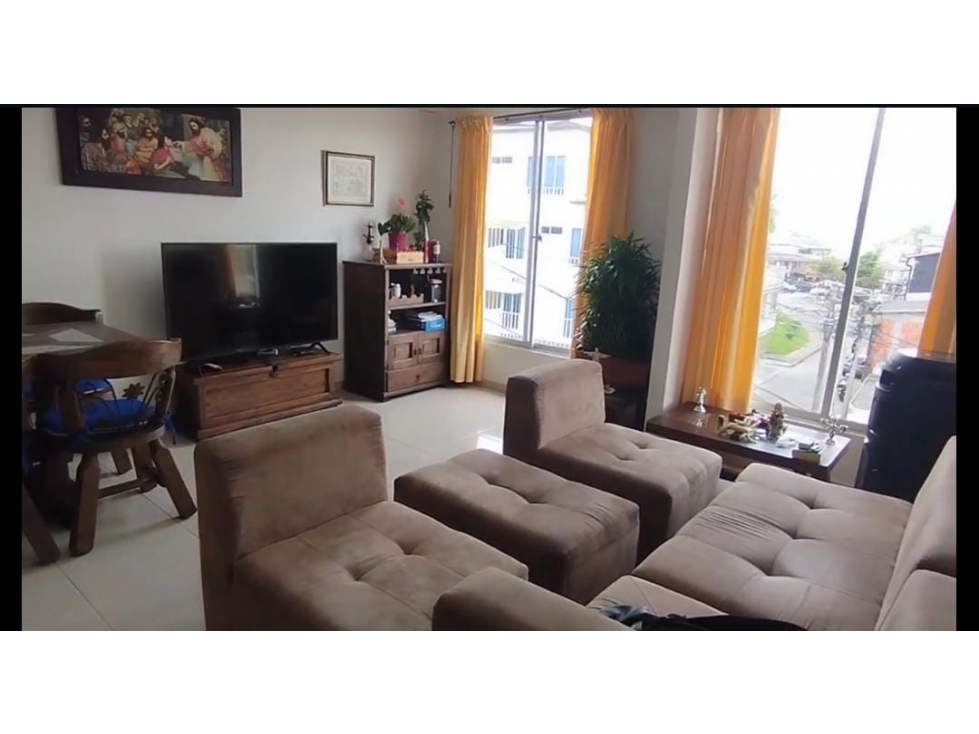 Casa en venta con rentas La Carola