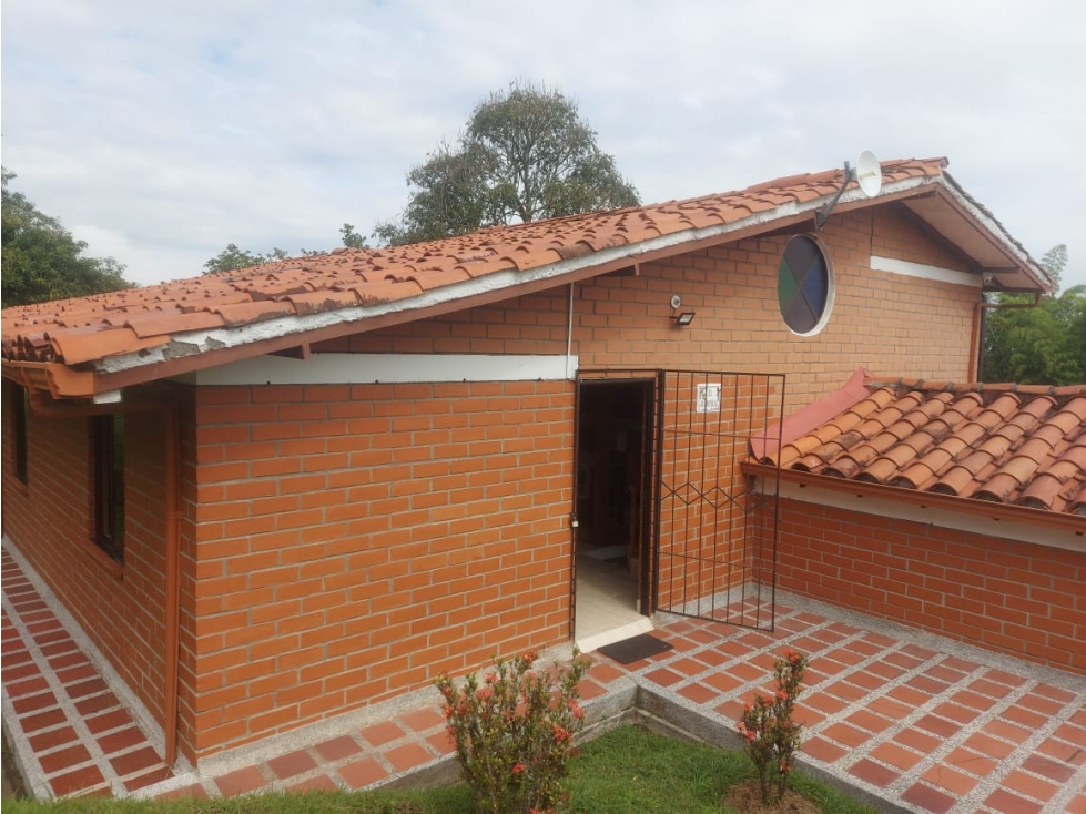 Casa campestre en venta sector El Caney con lote de 4250m2